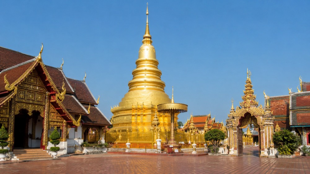 Екскурзии и почивки до Храмът Wat Phra That Hariphunchai – духовното сърце на Лампун